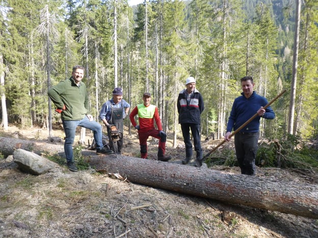 v.l. KDT Rinner Hannes, Herrnegger Leo, Strasser Josef, Maibaumspender Egger Rudolf, KDT Stv. Herrnegger Hans