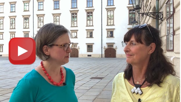 Huberta Weigl und Renate Legatt-Hofer. Auf das bIld klicken, um das Video zu starten!