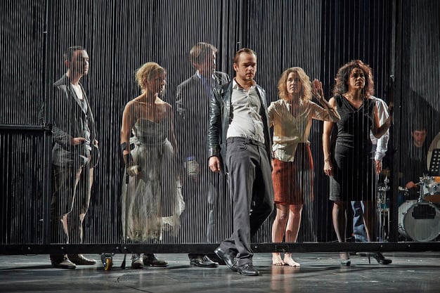 Szenenfoto Schauspielhaus Wien 2014, Gideon Maoz, Nicola Kirsch, Florian von Manteuffel, Martin Vischer, Franziska Hackl, Katja Jung u. Thiemo Strutzenberger (c) Robert Polster