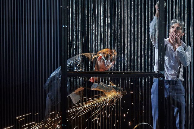 Szenenfoto Schauspielhaus Wien 2014, Martin Vischer u. Thiemo Strutzenberger (c) Robert Polster