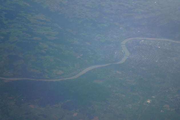 Anflug auf Düsseldorf, der Rhein.