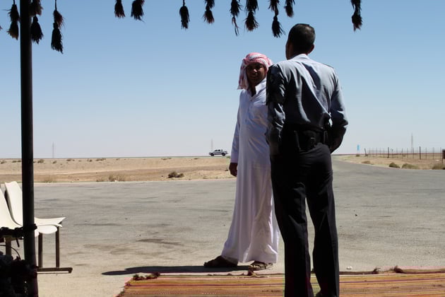 Vor dem Beduinenzelt in Amra..