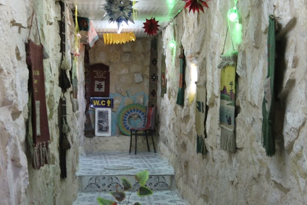 Gang zur Toilette in der Gaststätte.