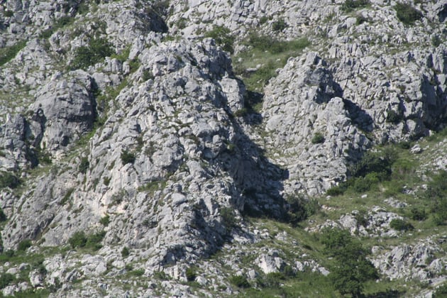 Mit Fantasie kann man einen steinernen Riesen entdecken.