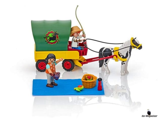 Die Besonderheit im Playmobil Paket 6948 ist dass die Plane beim Ponywagen abnehmbar ist.