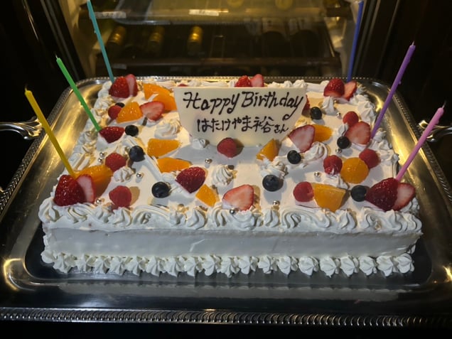 目黒ブルースアレイジャパンさんから裕さんへバースデーケーキのプレゼント！