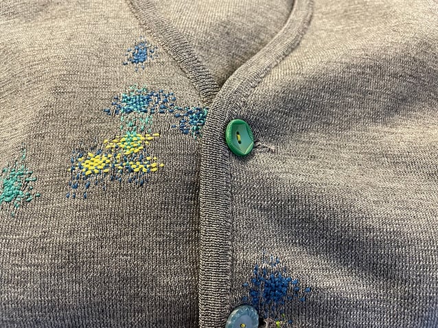 ▲ダーニングやボタンの付け替えもアップサイクルのひとつです。