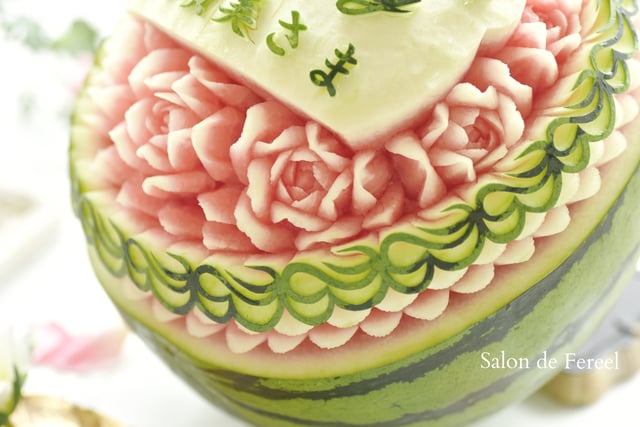 カービング　スイカ　彫刻　誕生日　結婚式　メロン　フルーツカービング　教室　大阪　薔薇　ソープカービング　　プレゼント　オーダー　フラワーケーキ　時計　ウェルカムボード