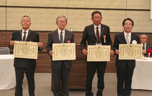 近藤淳一／若葉印刷㈲　岡田光司／ブラザー印刷㈱　鈴置誠／鈴置印刷㈱　佐賀信仁／興栄印刷㈱