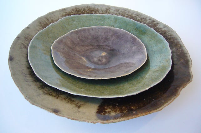 Trois Coupe « Feuille » : moyenne (marron chocolat) 2015: dia. 35 cm/  « Feuille » petite  (bleu océan) 2015: dia. 25cm/ Coupe « Feuille » mini (améthyste) 2015: dia. 17cm, ceramic(grès), glaze / price on request (sale only as a 3-piece set)