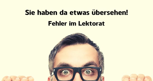 Mann, der erstaunt schaut. Bezeichnet: Sie haben das etwas übersehen! Fehler im Lektorat 