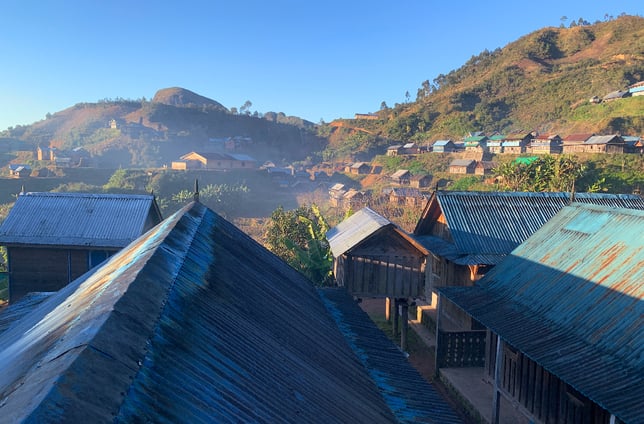 Morgenstimmung über dem Bergdorf.