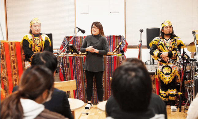 ホテルを解放したライブの画像