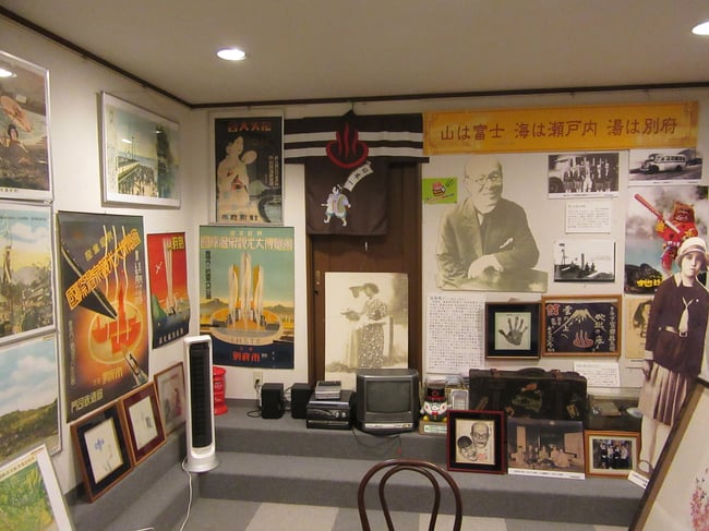 館内と貴重な資料の数々の写真