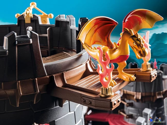 Die Besonderheit im Playmobil Paket 70221 ist der fauchender Drachen.