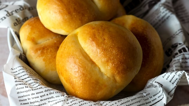 Weggli, Schweizer Weggli, Schweizer Rezepte, Schweiz, Switzerland Recipes, Brötchen, Milchbrötchen, Frühstück, Frühstücksideen, Frühstücken, Einfache Rezepte, Schnelle Rezepte, Brunch, Brot backen, Brot Rezepte, Znüniideen