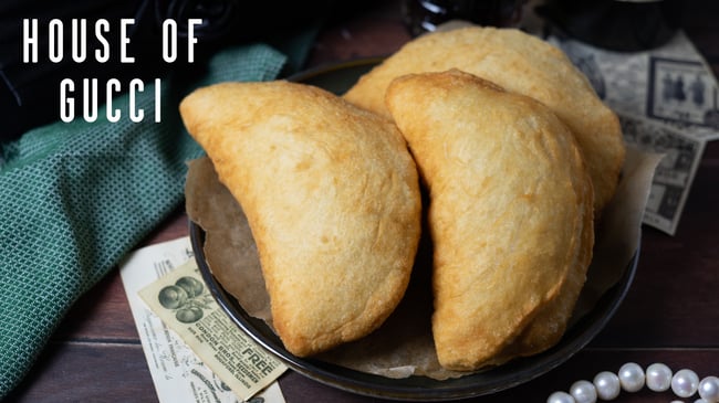 Calzone Fritto aus dem Film House of Gucci, Filmrezepte, Filmrezept, Rezepte aus Filme, Recipes from movies, food from movies, essen aus filme, italienische küche, pizza, pizza fritta, frittierte pizza, fingerfood, ricotta