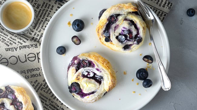 Blueberry Cheesecake Schnecken, Blätterteiggebäck, Blätterteig, Dessert, Einfache Desserts, Einfache Rezepte, schnelle rezepte, partyfood, fingerfood, leckere rezepte, familienrezepte, kaffeezeit