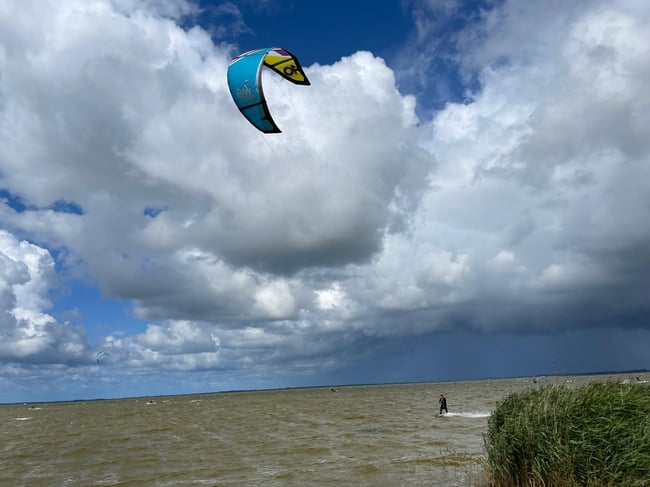Herr Ganske beim Kitesurfen