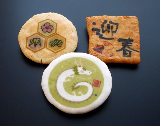 お正月　辰年せんべい
