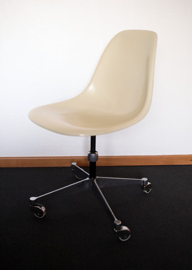 eames fiberglas office chair