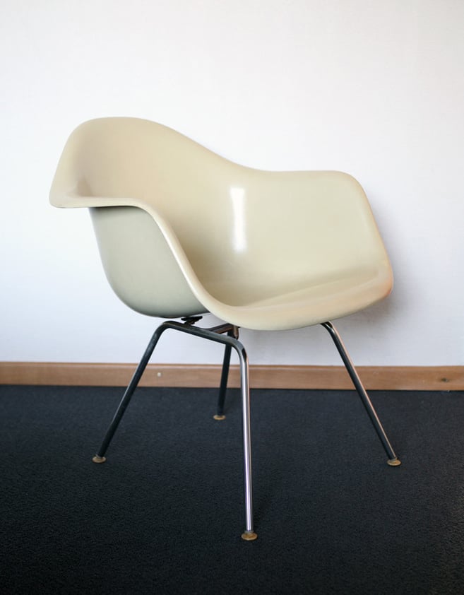 eames fiberglas armchair sidechair
