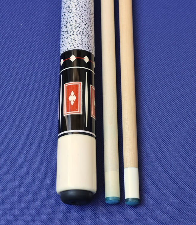 前のオーナーにより、バットエンドが交換された1988年~1990年頃のジョスウェスト。ロゴと製作年のエングレーヴィングは失われたが、優れた特性はそのままでプレー可能