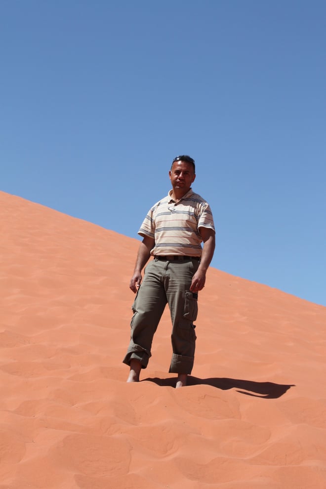 Wael auf der roten Sanddüne.