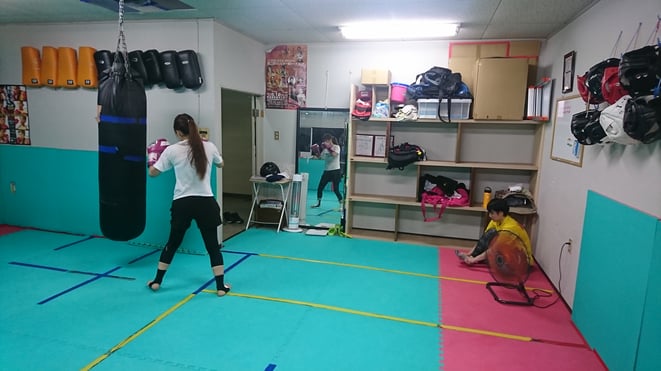 女性もキックボクシングでダイエット。広陵町、上牧町、香芝市からも選手来ています。