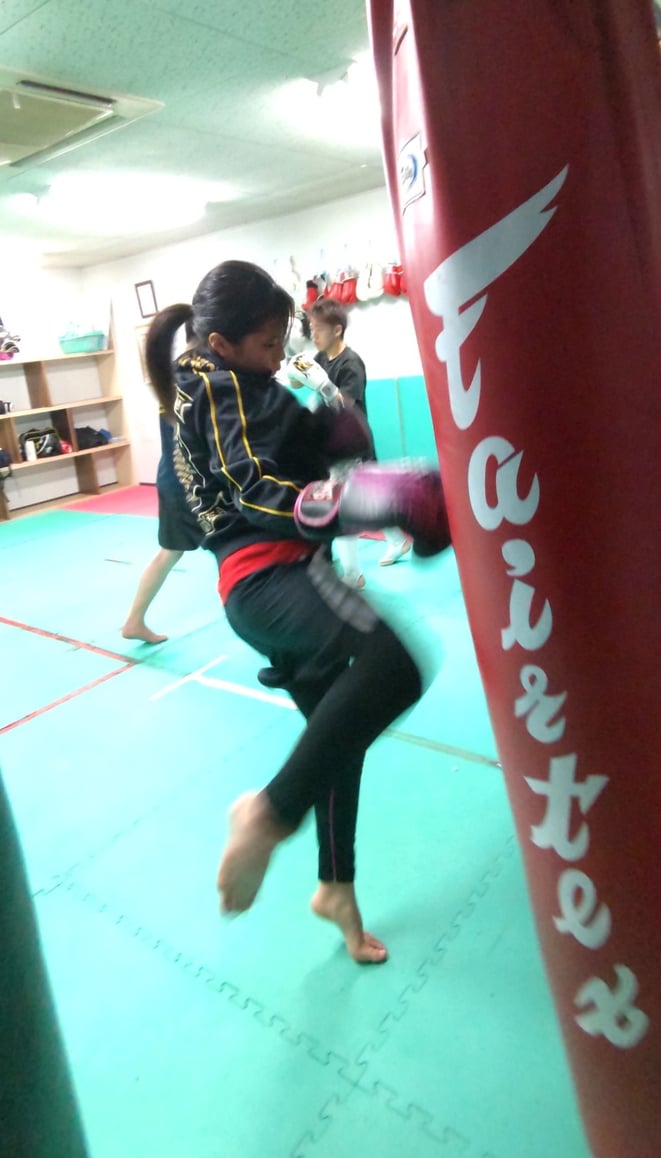 ダイエット、健康、運動、スポーツ、体力、キックボクシングは最適です。