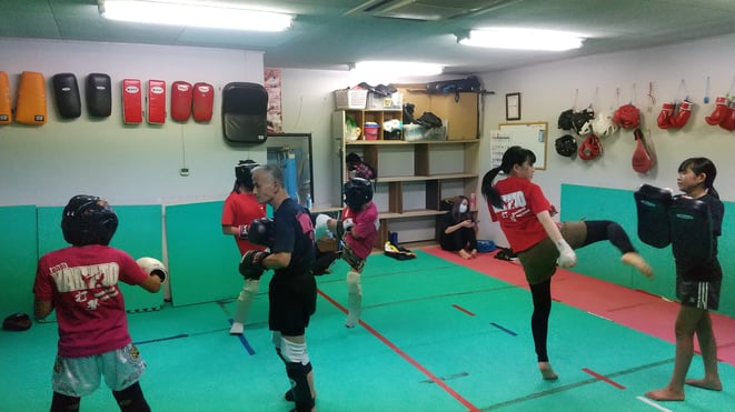 奈良県でキックボクシングをするならK-1アマチュア公認ジムのteamYAMATO。空手、カラテ経験者体験練習来てください。