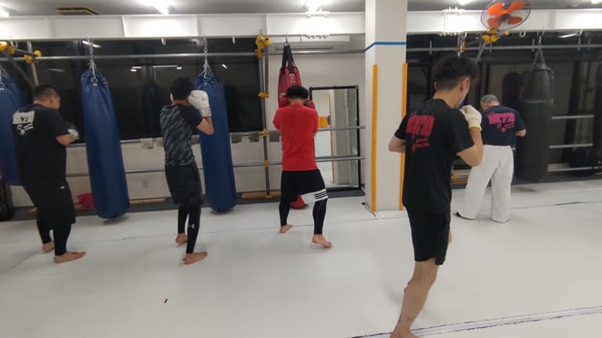 teamYAMATO大和高田本部でのキックボクシングの練習。空手、ボクシング、柔道からの転籍歓迎。