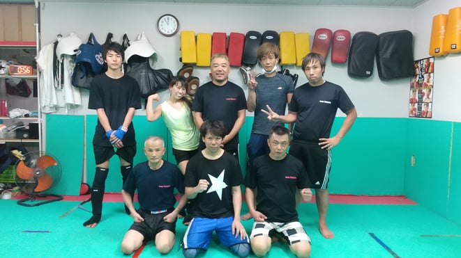 女性、中学生もキックボクシングを楽しんで練習しています。御所市からも近いです。
