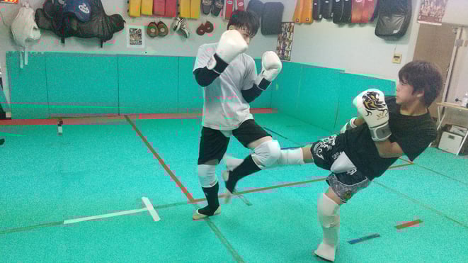 キックボクシングteamYAMATO大和高田本部では、試合に向けたキックボクシングの練習をしています。