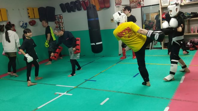 奈良県大和高田市のキックボクシングteamYAMATO大和高田本部は格闘技を楽しんでます。