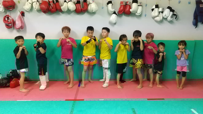 小学生のteamYAMATO大和高田本部の練習生。楽しくキックボクシングしています。