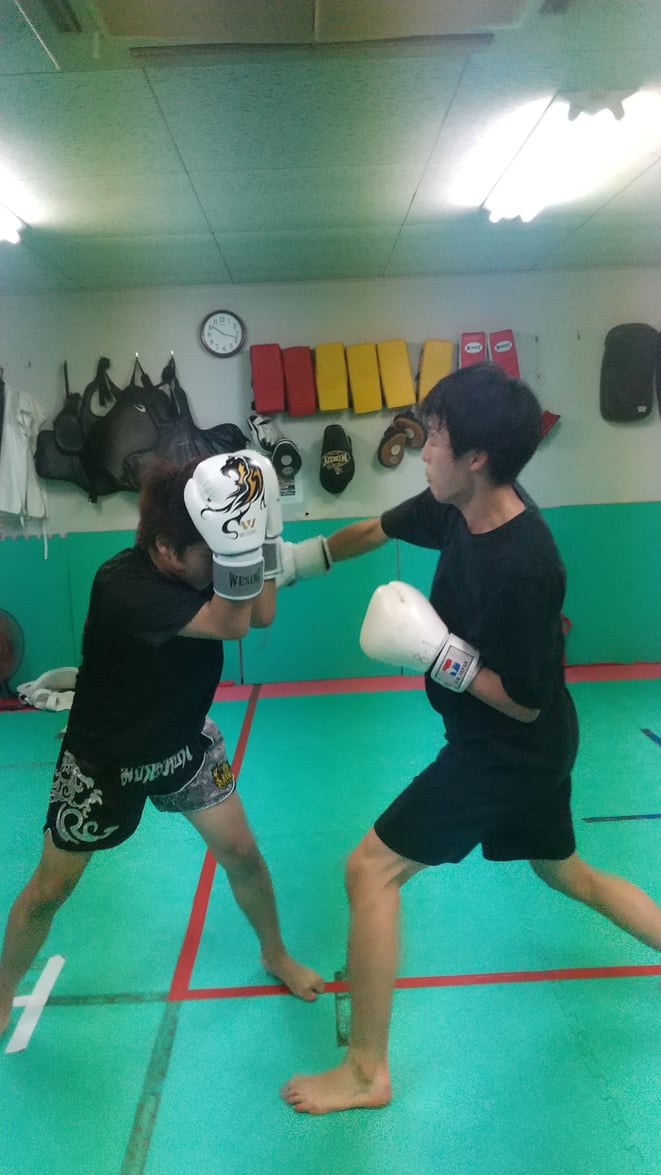 奈良県大和高田市でキックボクシングの練習しているteamYAMATO大和高田本部。