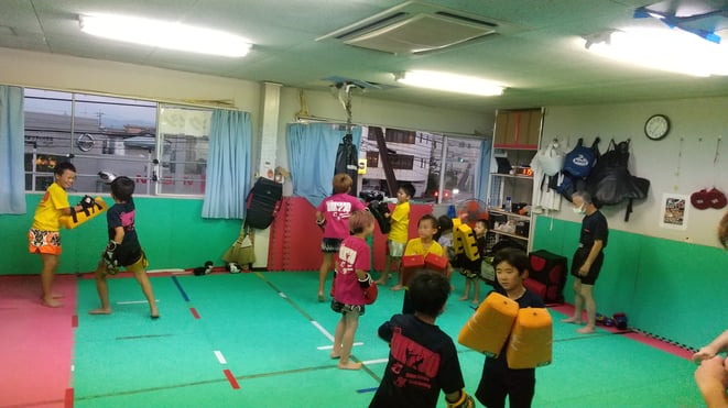 奈良県大和高田市、香芝市、葛城市、御所市、橿原市、桜井市から練習参加してます。