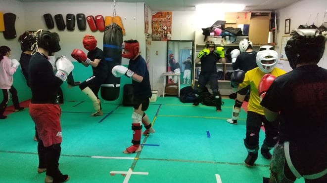 teamYAMATO大和高田本部のスパーリング練習。空手経験者多数。