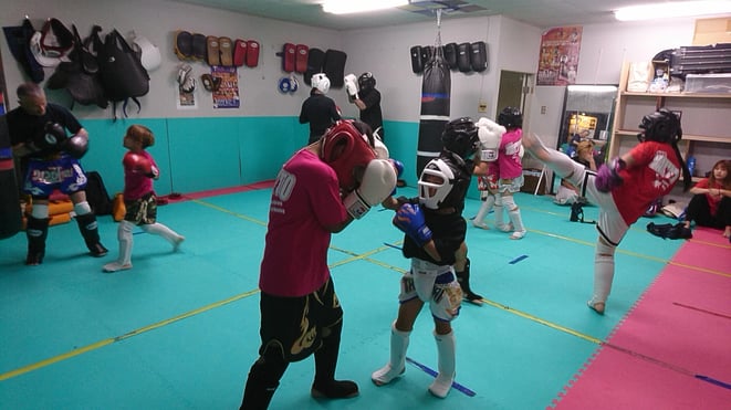 小学生、中学生、キックボクシングのteamYAMATO