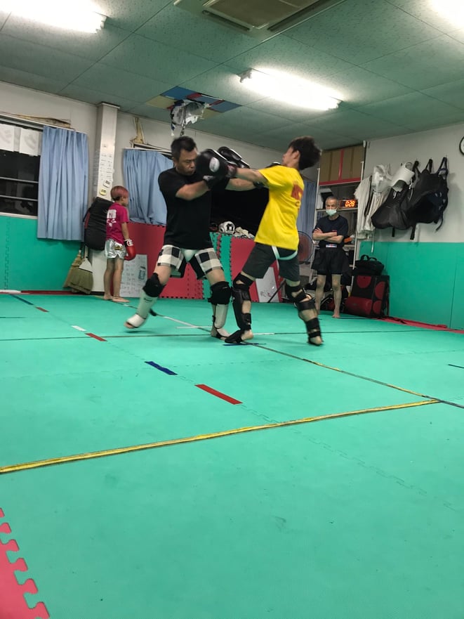 楽しくキックボクシング練習しています。ボクシング、拳法出身者来てください。