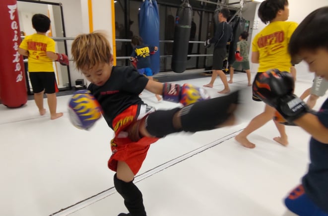 ダイエット、健康、運動、スポーツ、体力、キックボクシングは最適です。