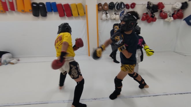 ダイエット、健康、運動、スポーツ、体力、キックボクシングは最適です。