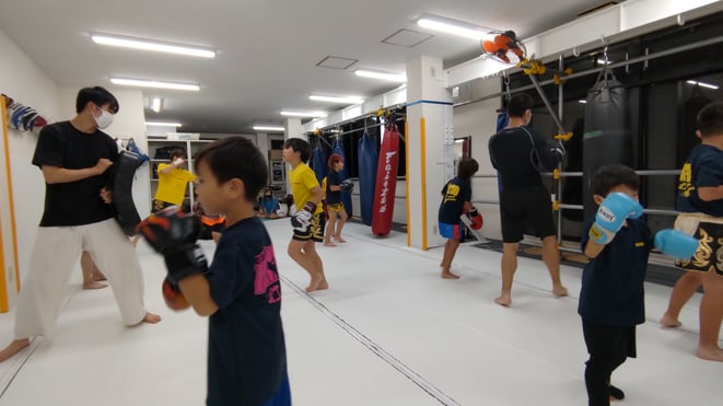 ダイエット、健康、運動、スポーツ、体力、キックボクシングは最適です。