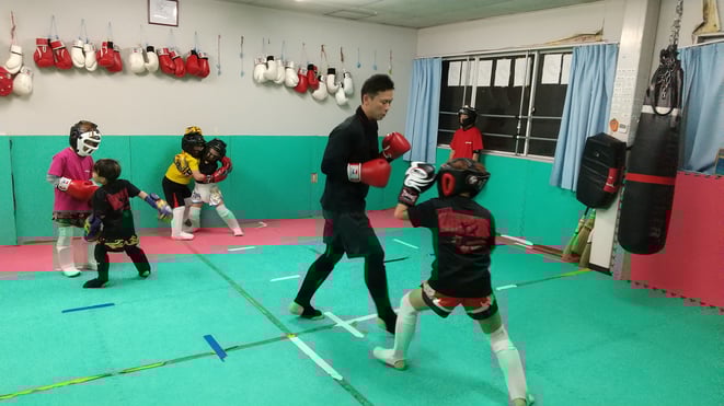 奈良県で格闘技するならキックボクシングteamYAMATO大和高田本部。丁寧な指導です。