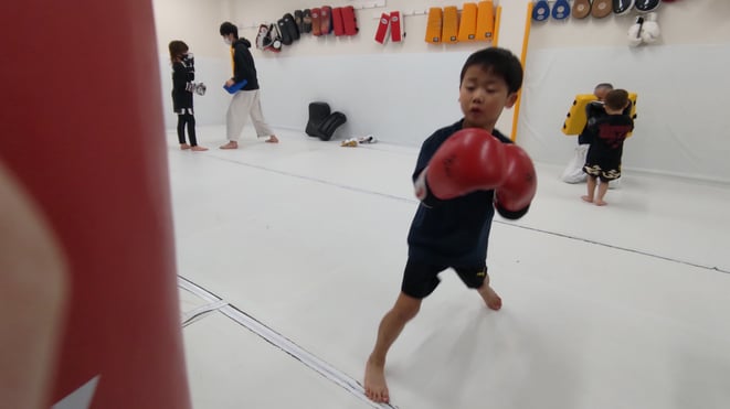 ダイエット、健康、運動、スポーツ、体力、キックボクシングは最適です。