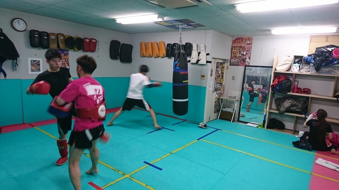 格闘技ならキックボクシングを始めよう。