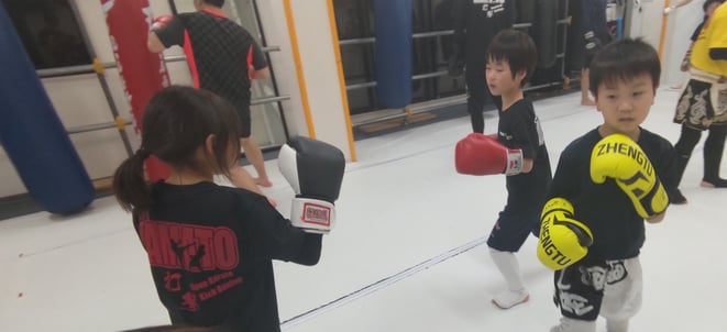 ダイエット、健康、運動、スポーツ、体力、キックボクシングは最適です。