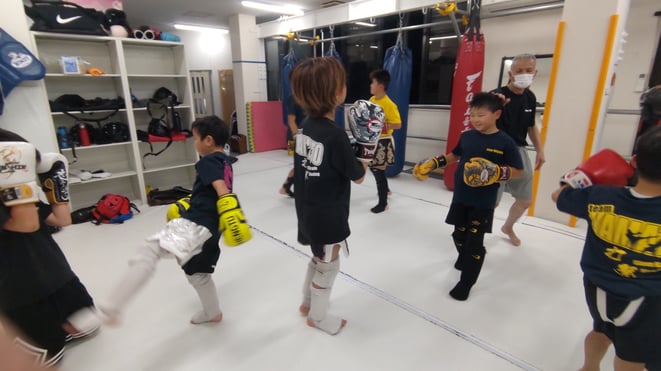 ダイエット、健康、運動、スポーツ、体力、キックボクシングは最適です。