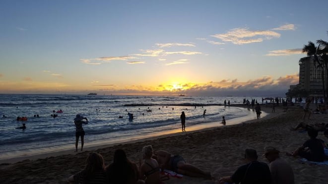 freaky travel präsentiert: Die Top 5 Tipp für deinen unvergesslichen Urlaub auf Hawaii in Amerika. Bestaune und genieße die atemberaubende Natur an den Stränden Hawaiis